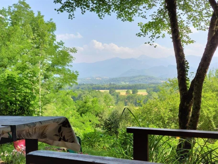 Cabane dans les bois avec vue sur les Pyrénées Chalet in Occitanie