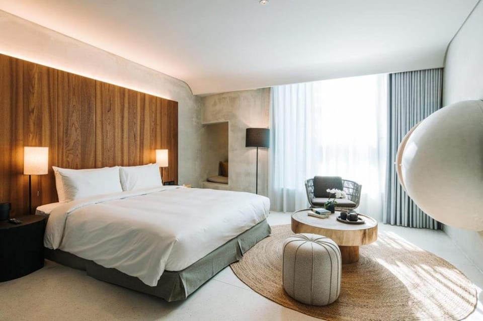 Bed, Living room, Photo of the whole room, Bedroom