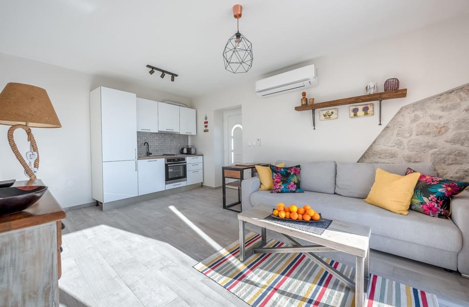 Izabela apartment with swimming pool Apartment in Dubrovnik-Neretva County