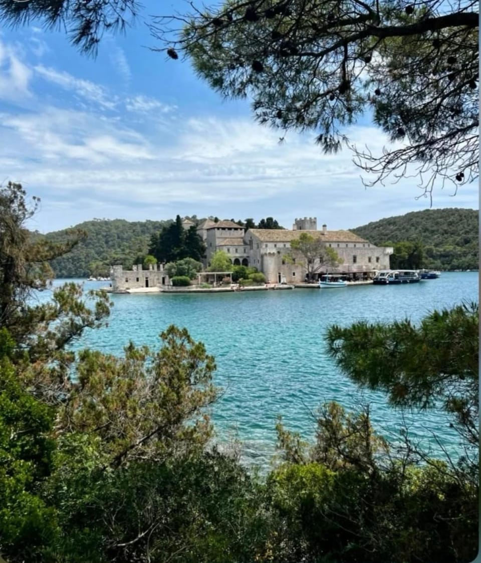 Jully apartment with swimming pool Apartment in Dubrovnik-Neretva County