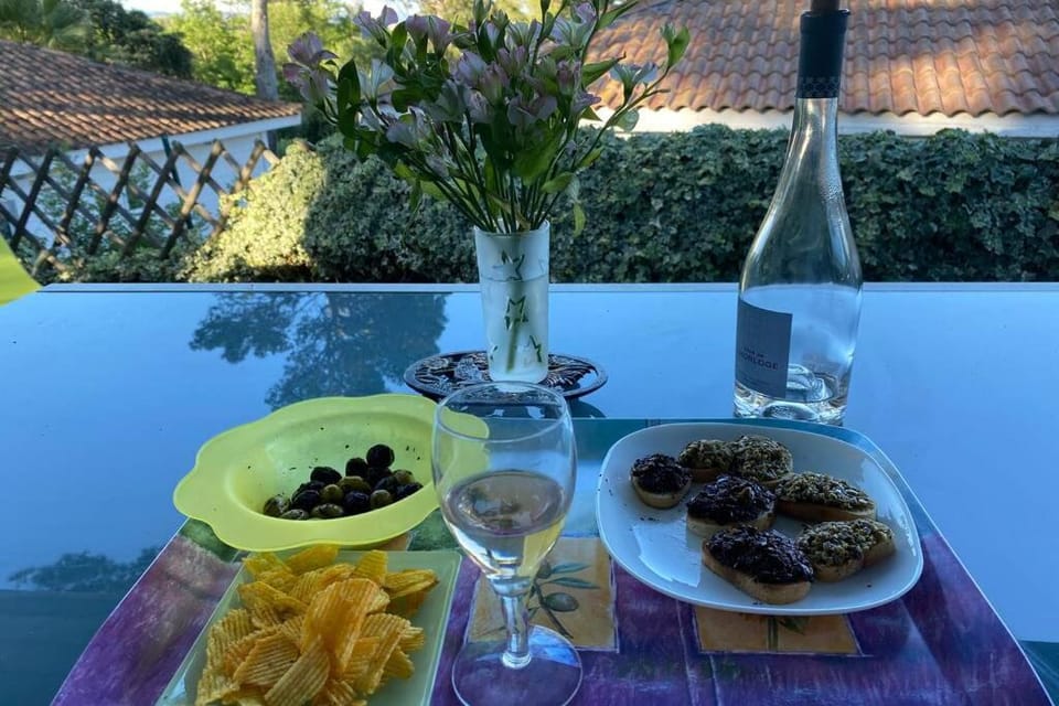 Chalet 6p dans un parc résidentiel dans le Golfe de Saint Tropez (in a park in the Gulf of Saint Tropez) Chalet in Gassin