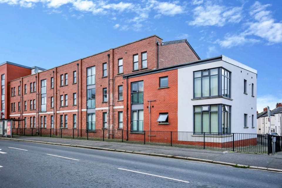 Property building, Neighbourhood, Street view, Location