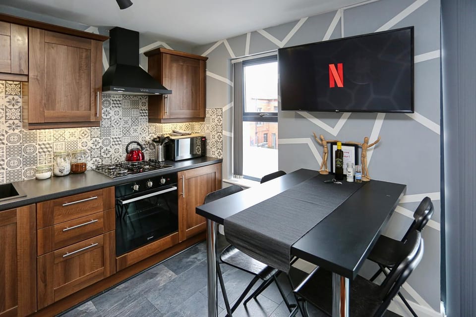 Communal lounge/ TV room, TV and multimedia, Kitchen or kitchenette, Dining area, minibar, pet friendly, stove