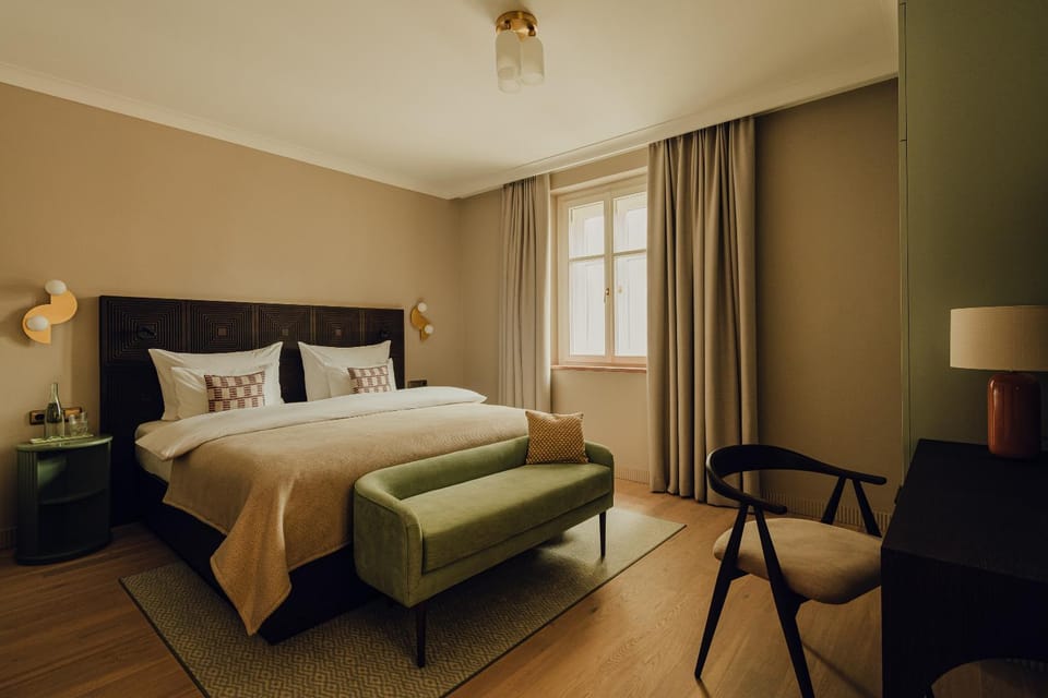 Bed, Living room, Photo of the whole room, Seating area, Bedroom