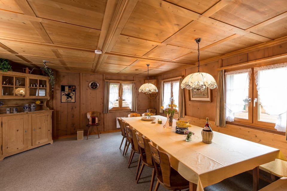Seating area, Dining area