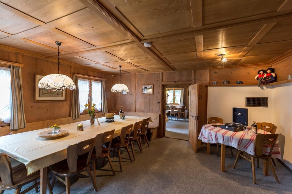 Seating area, Dining area