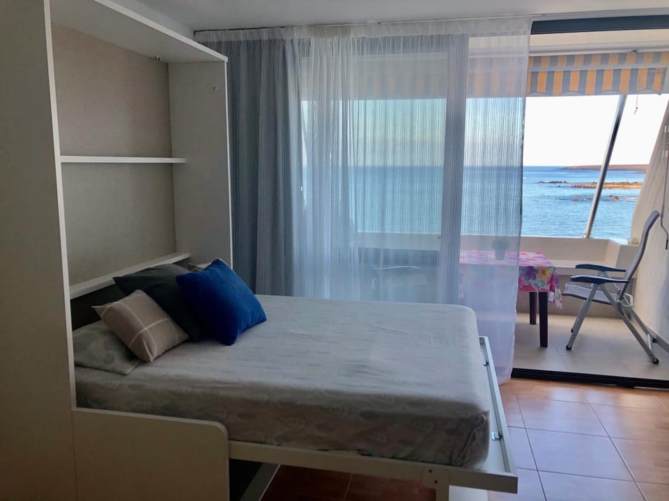 Bed, Sea view