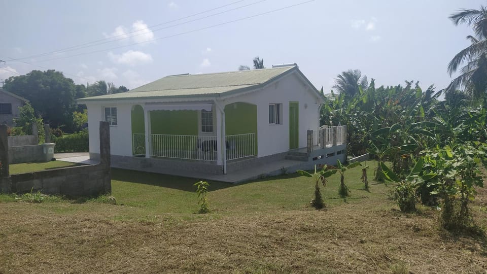 Property building, Facade/entrance, Garden, View (from property/room), Garden view