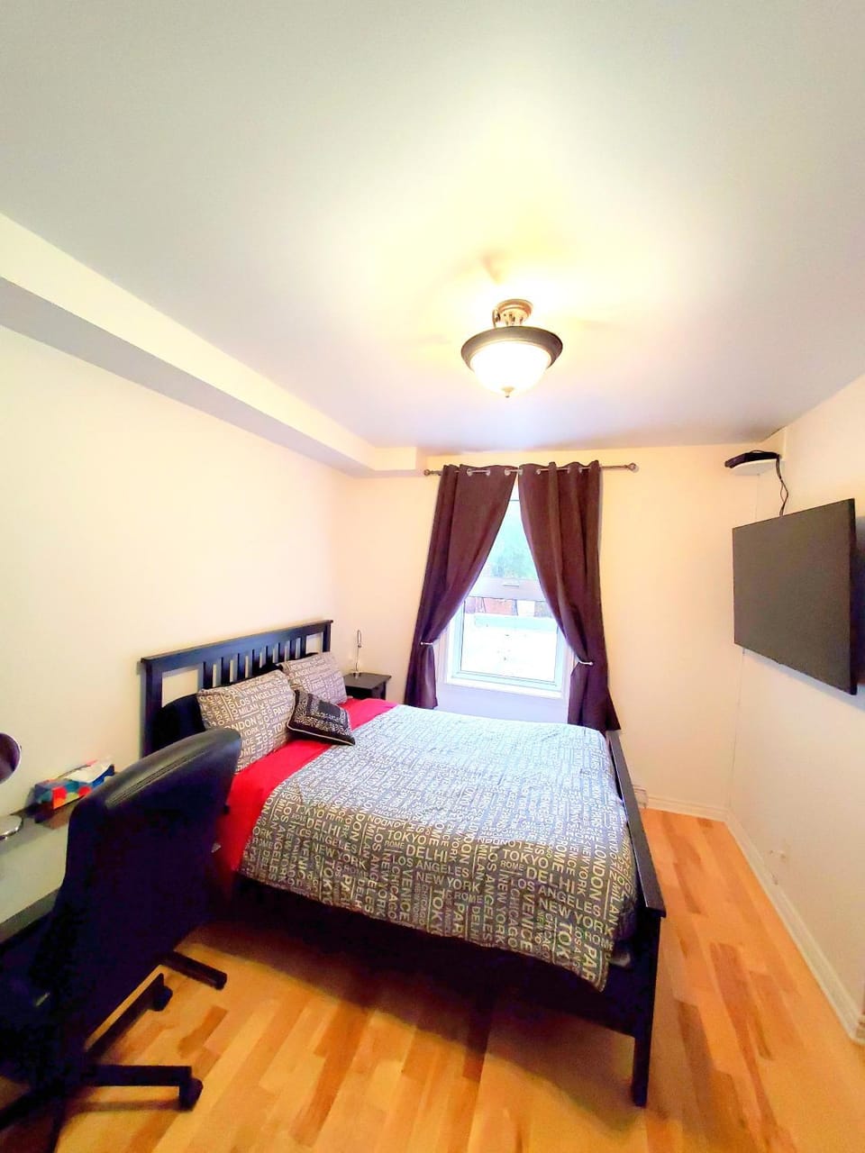 Bed, TV and multimedia, Photo of the whole room, Bedroom