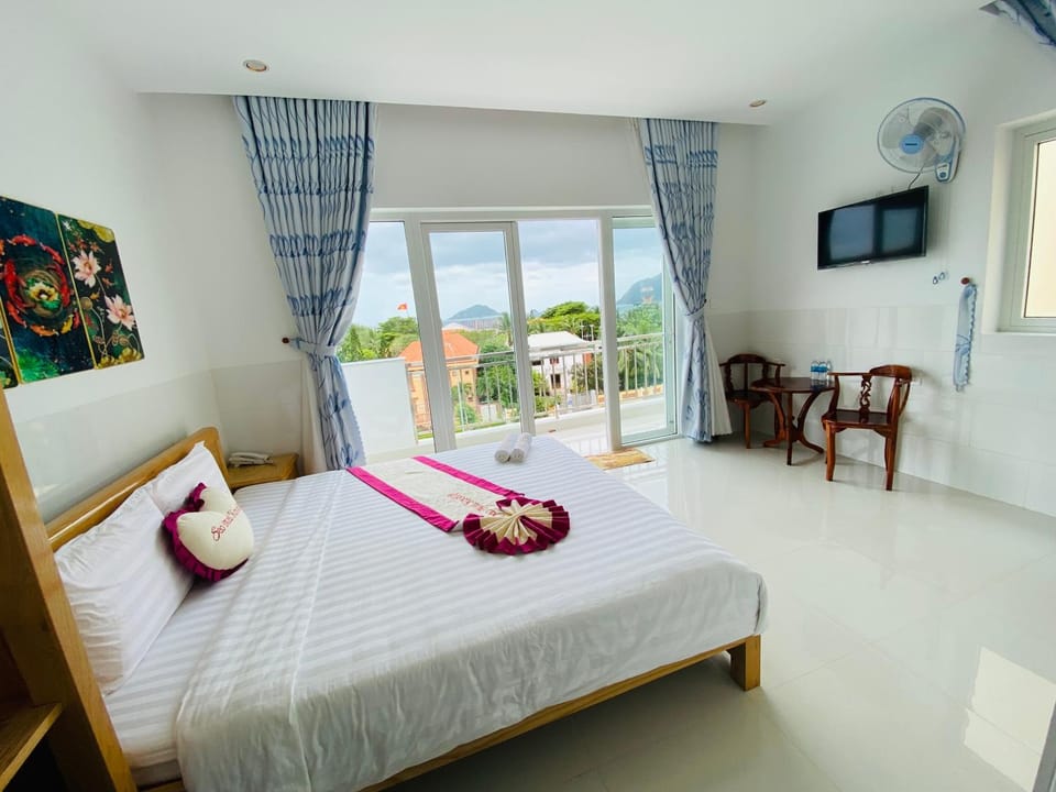View (from property/room), Balcony/Terrace, Street view