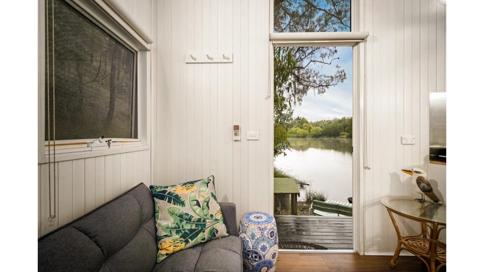 Living room, Lake view