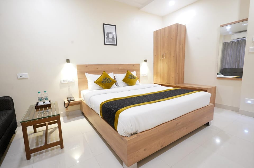 Bed, Photo of the whole room, Bedroom