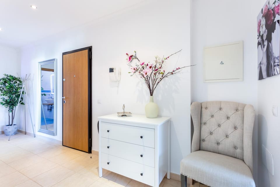 Sacha's sweet home, lovely 2 bedroom apartment, walking distance to town, beach and marina Apartment in Lagos