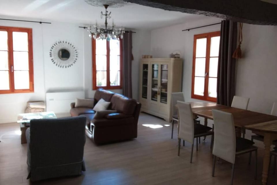 L'Appart à Cotignac, tout compris, calme et confort Apartment in French Riviera