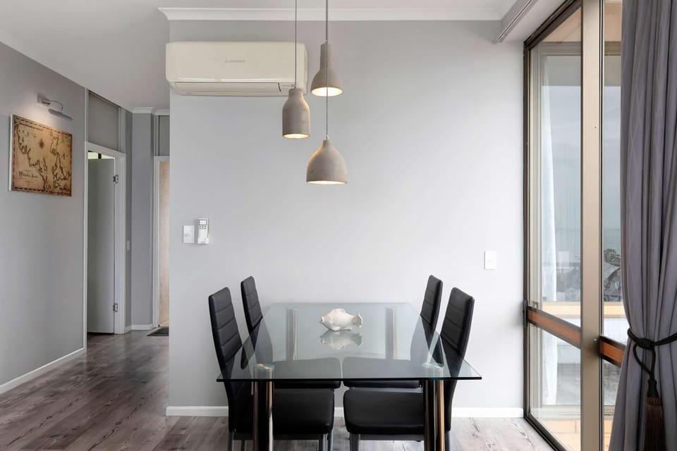 Living room, Seating area, Dining area, air conditioner