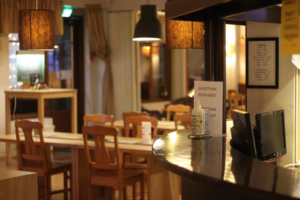 Restaurant/places to eat, Lounge or bar