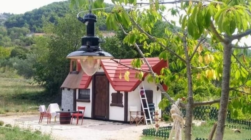Immaculate 2-Bed Cottage near Krka Waterfalls House in Šibenik-Knin County, Croatia