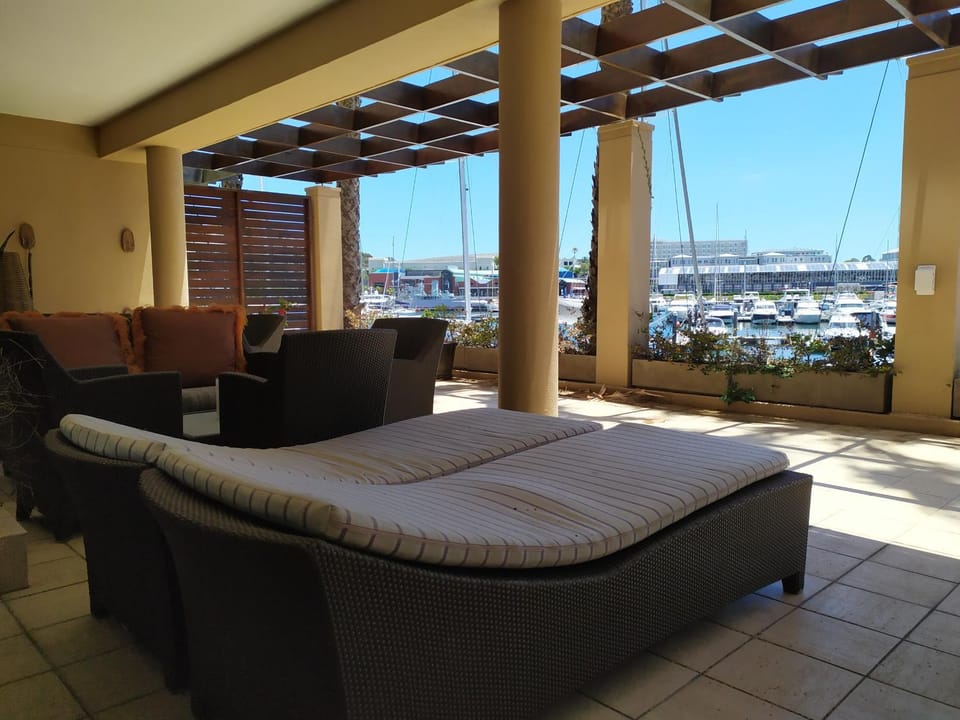 Balcony/Terrace, sunbed
