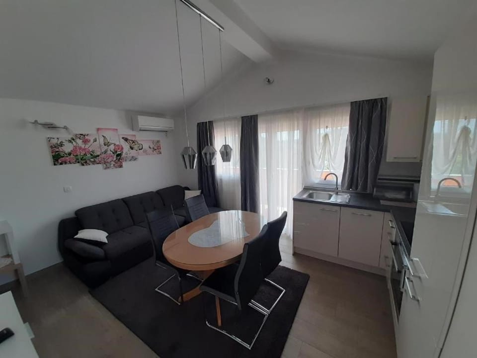 Balcony/Terrace, Living room, Dining area, air conditioner