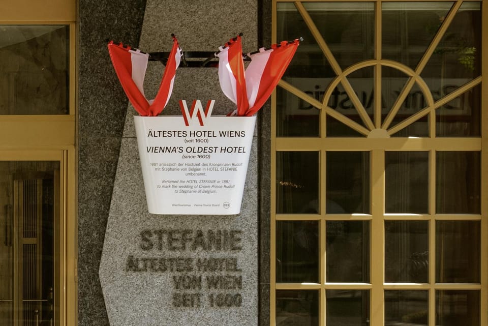 Facade/entrance, Logo/Certificate/Sign