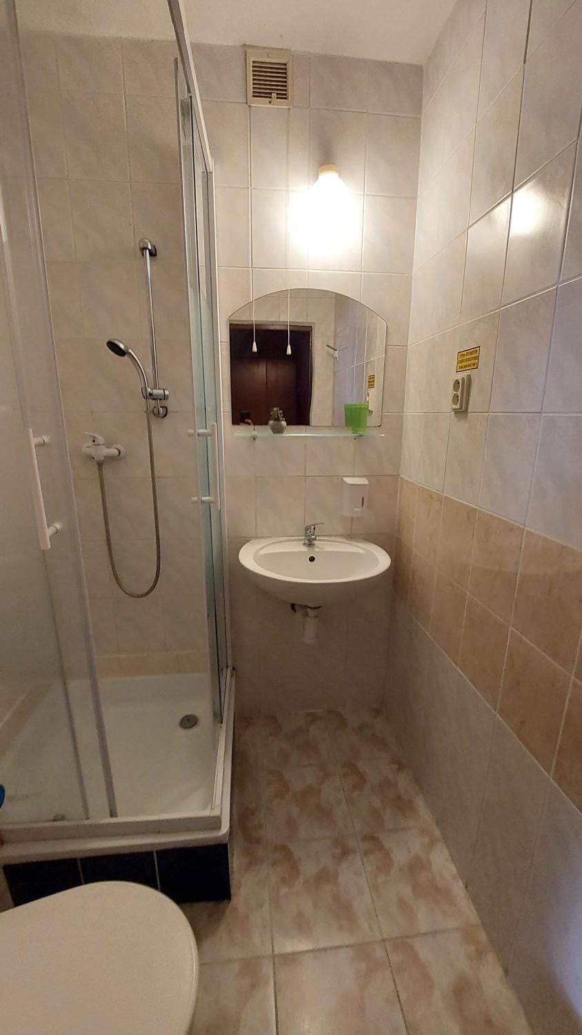 Shower, Toilet