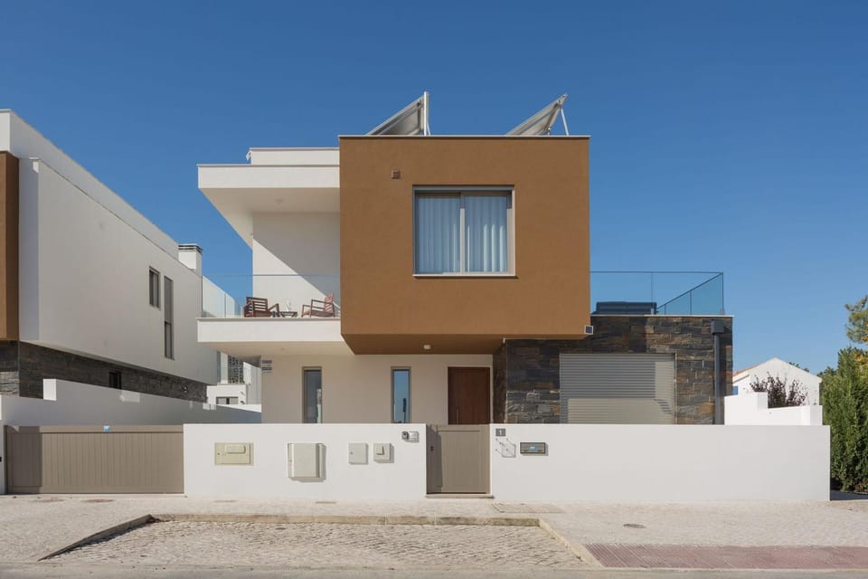 Property building, Facade/entrance, Off site