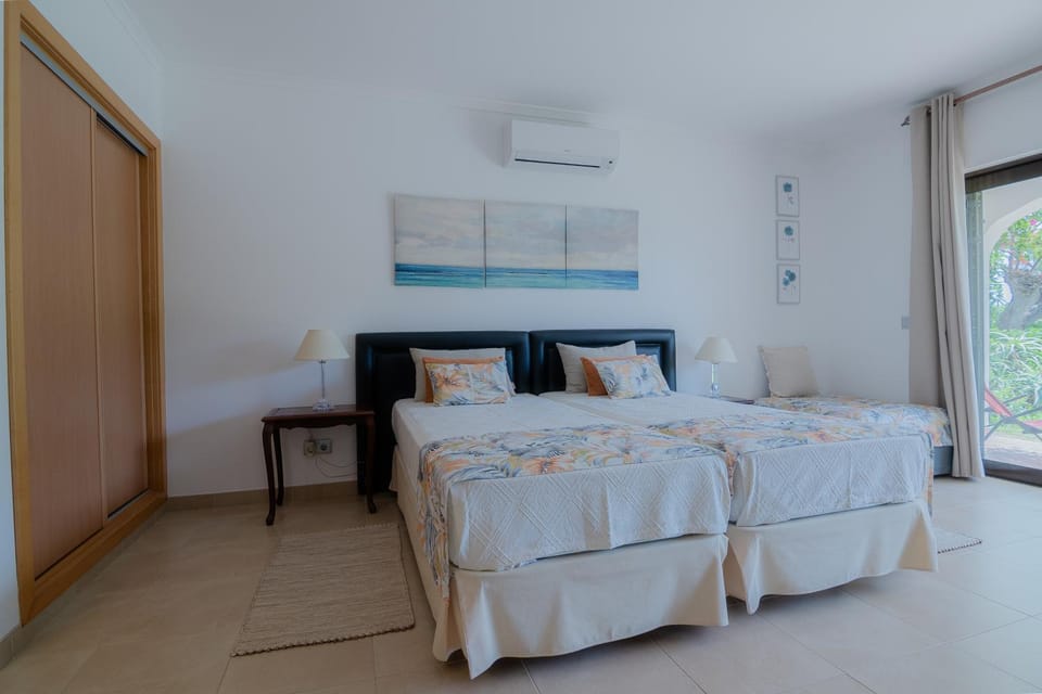 Bedroom, air conditioner