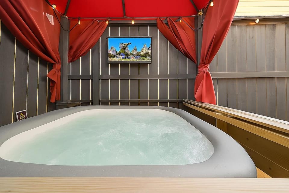 Shop, Soak &Sleep Galleria 3BR Retreat Private Jacuzzi Apartment in Houston