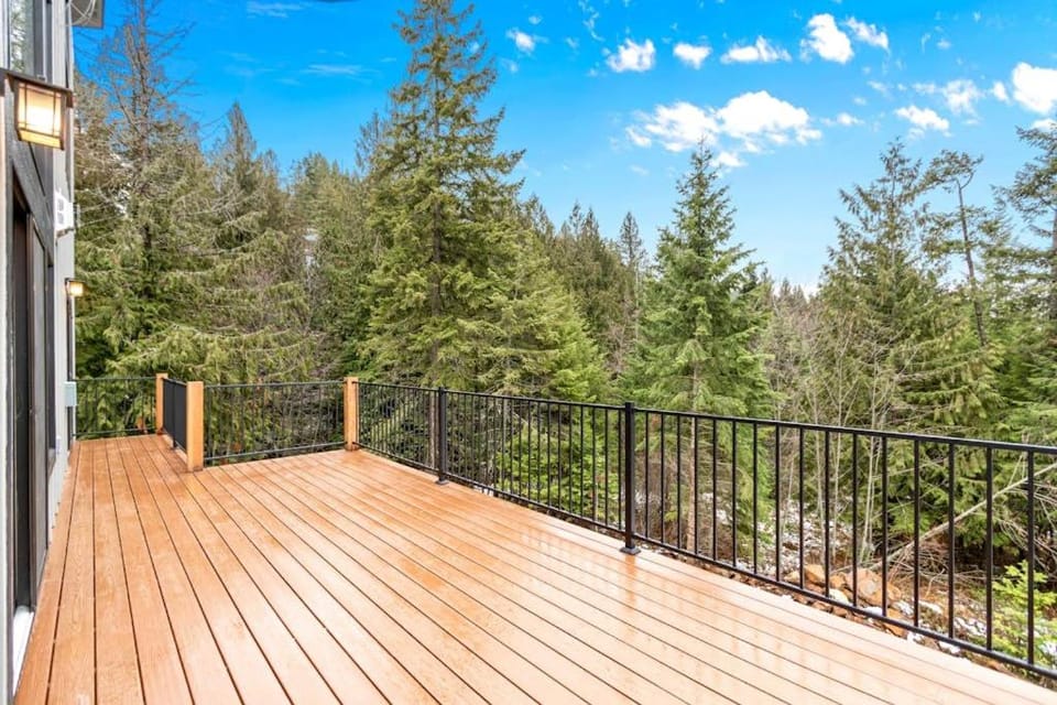 Eagles Nest House in Lake Pend Oreille