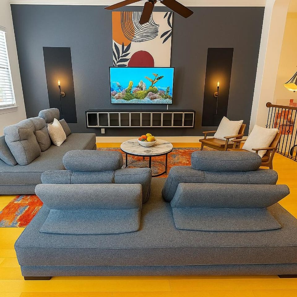 Galleria Comfort 3BR King Bed Private Jacuzzi and Garage Apartment in Houston
