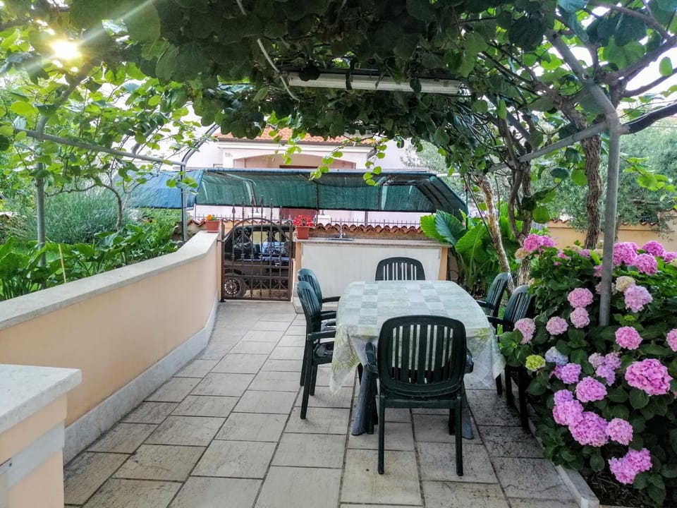 Apartman 100m2, full opremljen, privatni parking. Apartment in Varoš