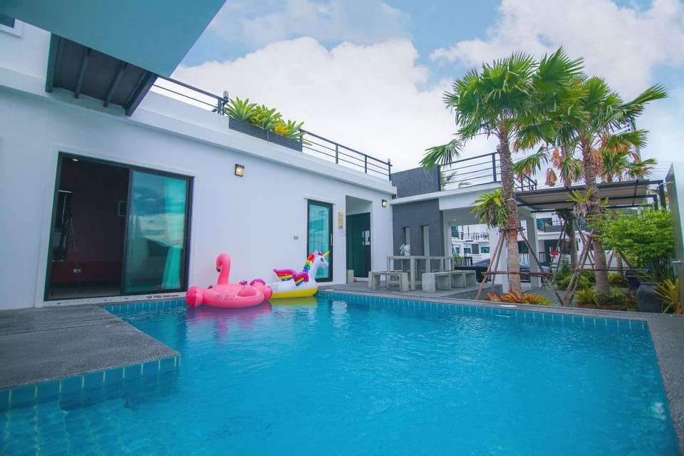Pool view, Swimming pool