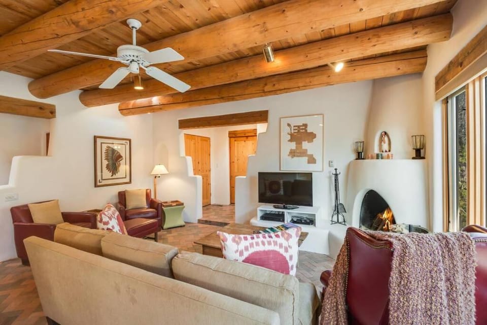 Foothills Retreat- Patios, Rooftop Deck, Quiet, 2BR House in Santa Fe