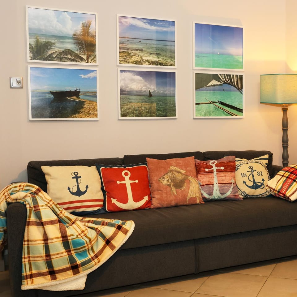 Communal lounge/ TV room, Living room, Seating area