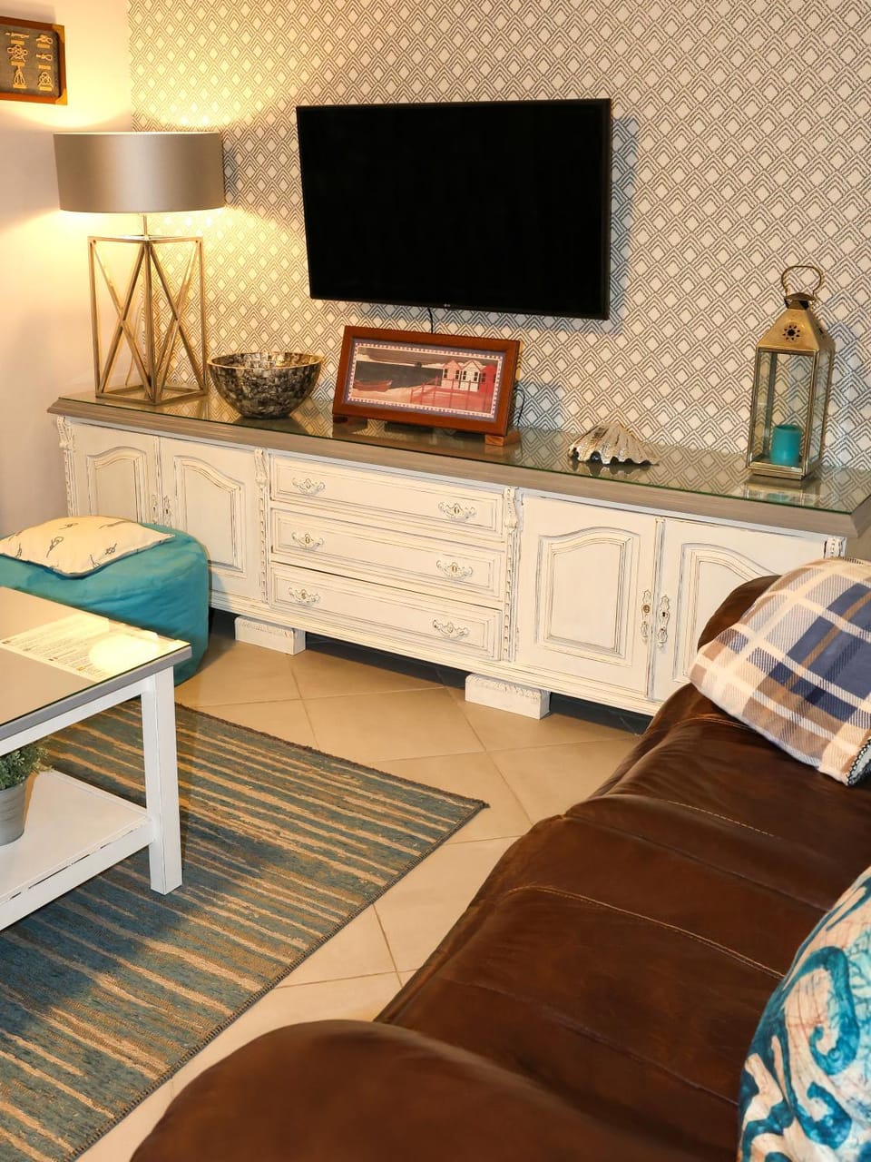 Communal lounge/ TV room, TV and multimedia, Living room, Seating area