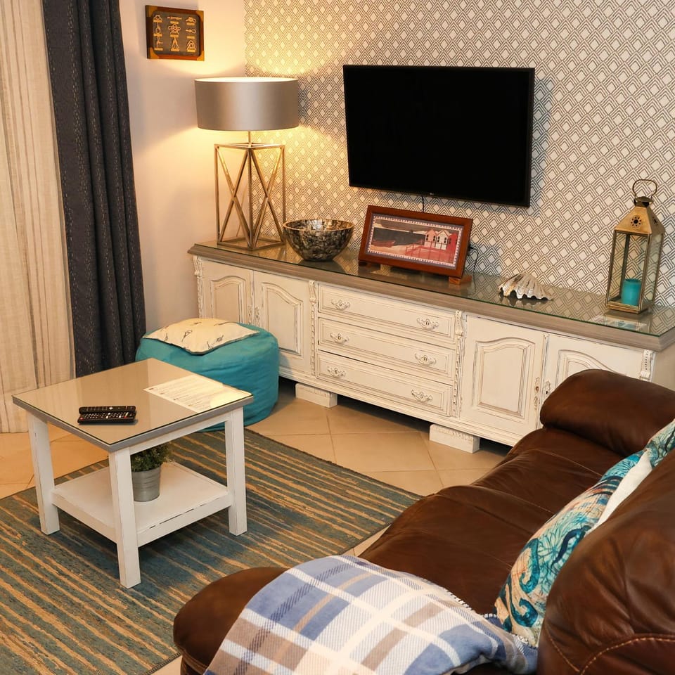 Communal lounge/ TV room, TV and multimedia, Living room, Seating area