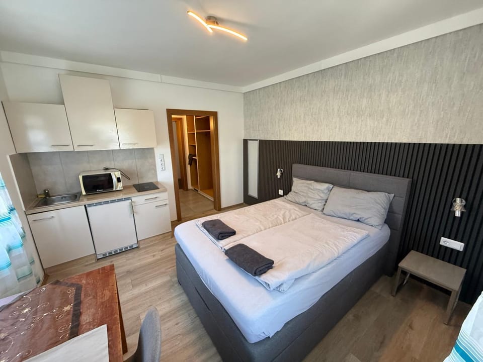 Pension Günther self Check-in free parking Bed and Breakfast in Graz