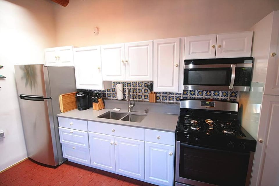Comfort on Closson - Near Plaza - Fire Pit - Patio House in Santa Fe