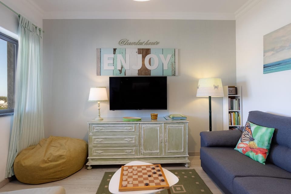 Communal lounge/ TV room, TV and multimedia, Living room
