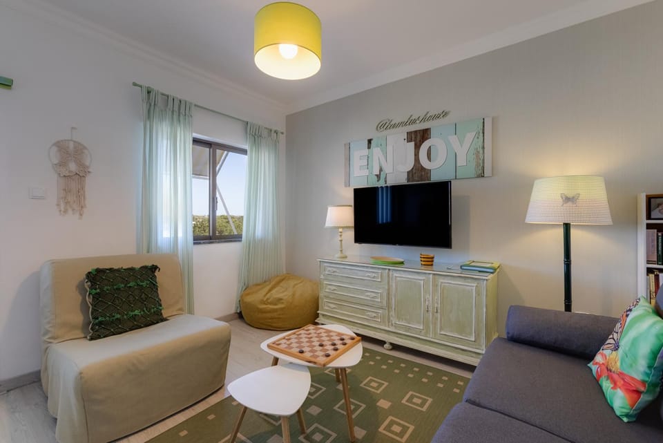 Communal lounge/ TV room, TV and multimedia, Living room, Seating area