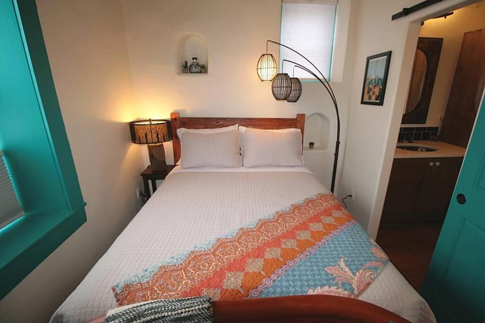 Closson Studio - Stylish - Near Plaza - Queen bed House in Santa Fe