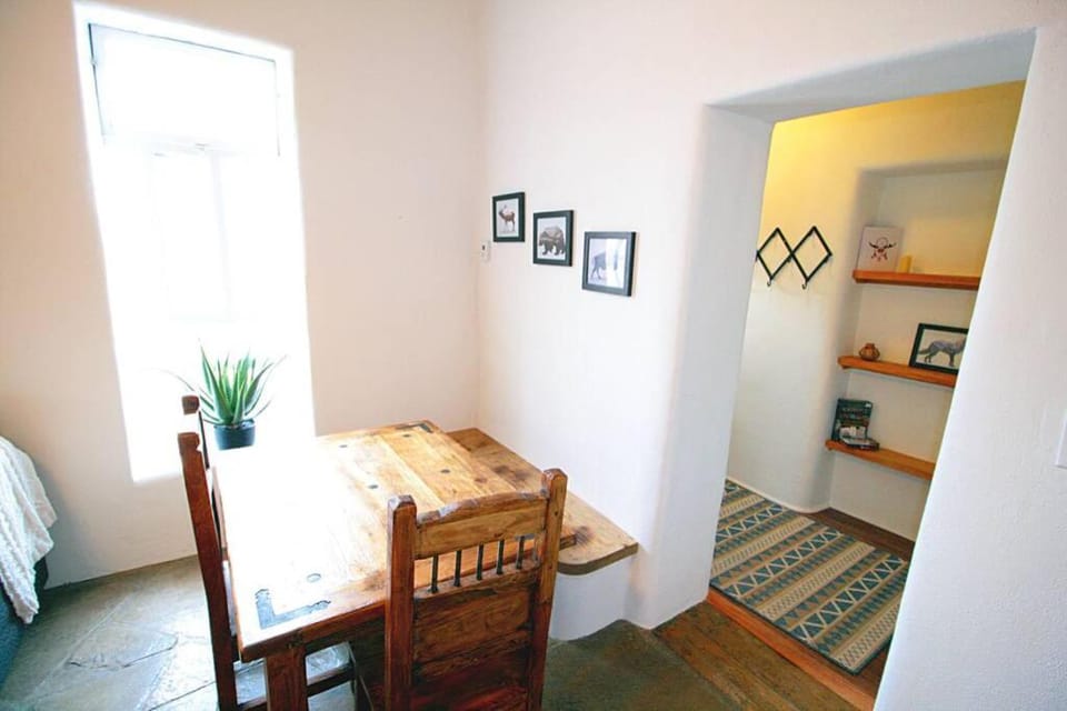 Closson Casita - Patio & Fire Pit - Near Plaza - 1BR House in Santa Fe