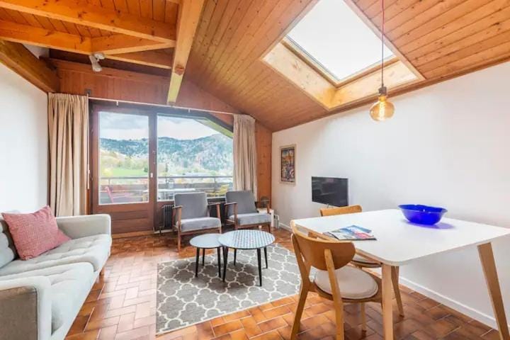Balcony of lake Geneva Apartment in Haute-Savoie