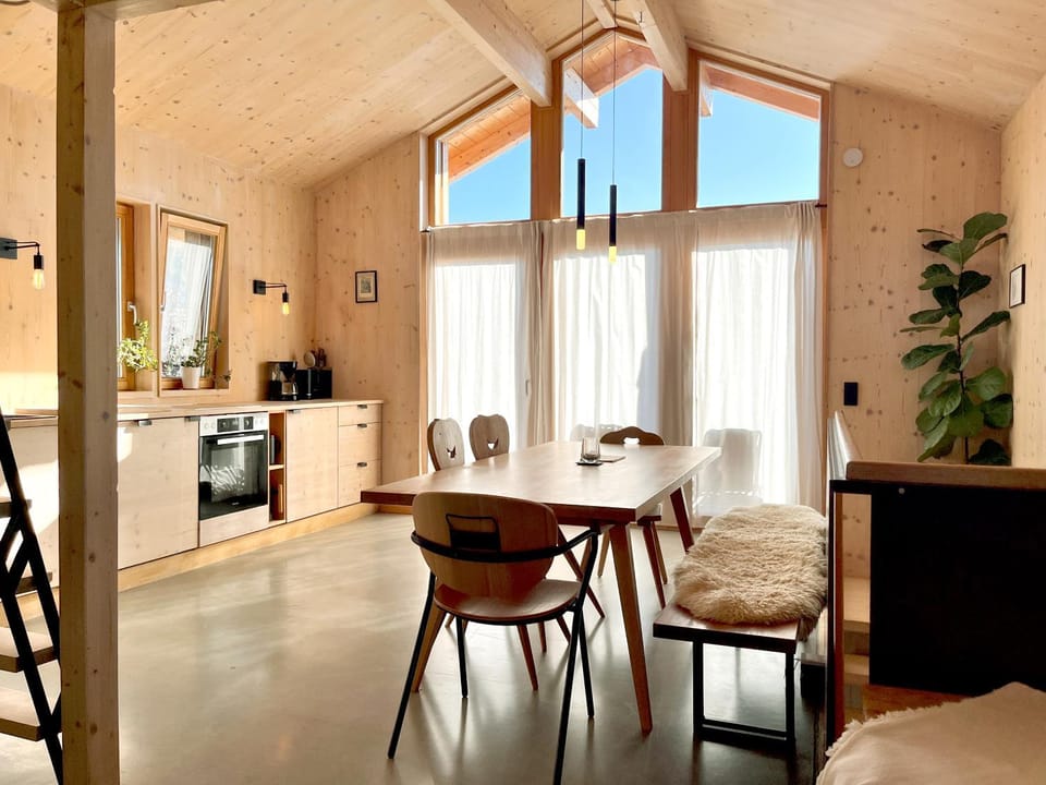 Dining area, kitchen