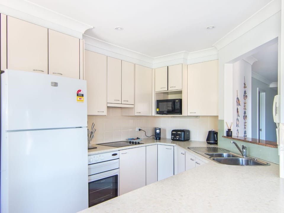 Kitchen or kitchenette, oven, stove