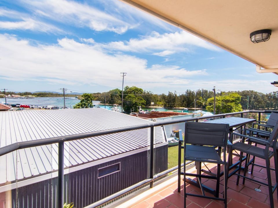 View (from property/room), Balcony/Terrace, River view