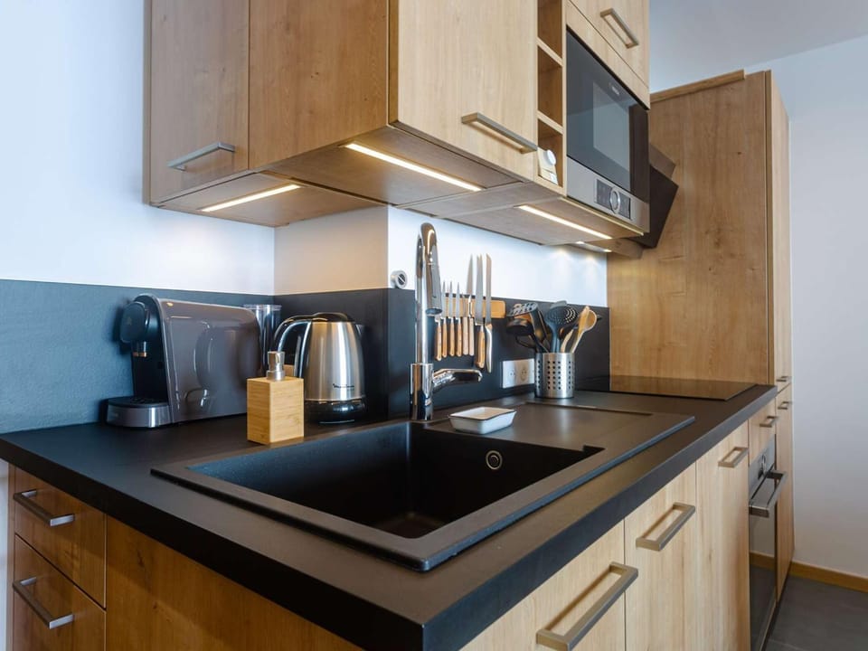 Appt 10 pers rénové, calme, balcon sud, cheminée, Wi-Fi, proche pistes - FR-1-545-14 Apartment in Les Allues