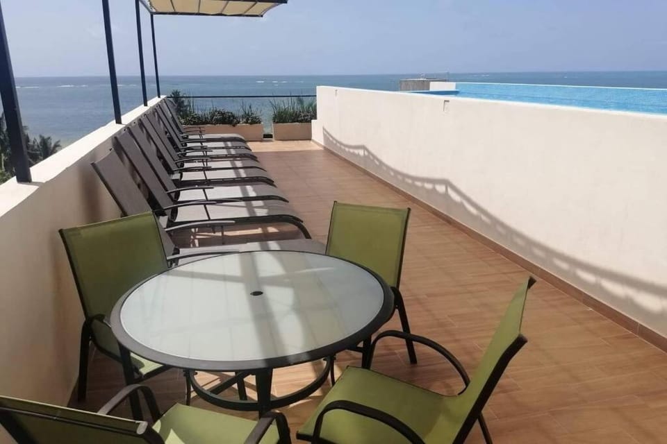Pool view, Sea view, Swimming pool, sunbed