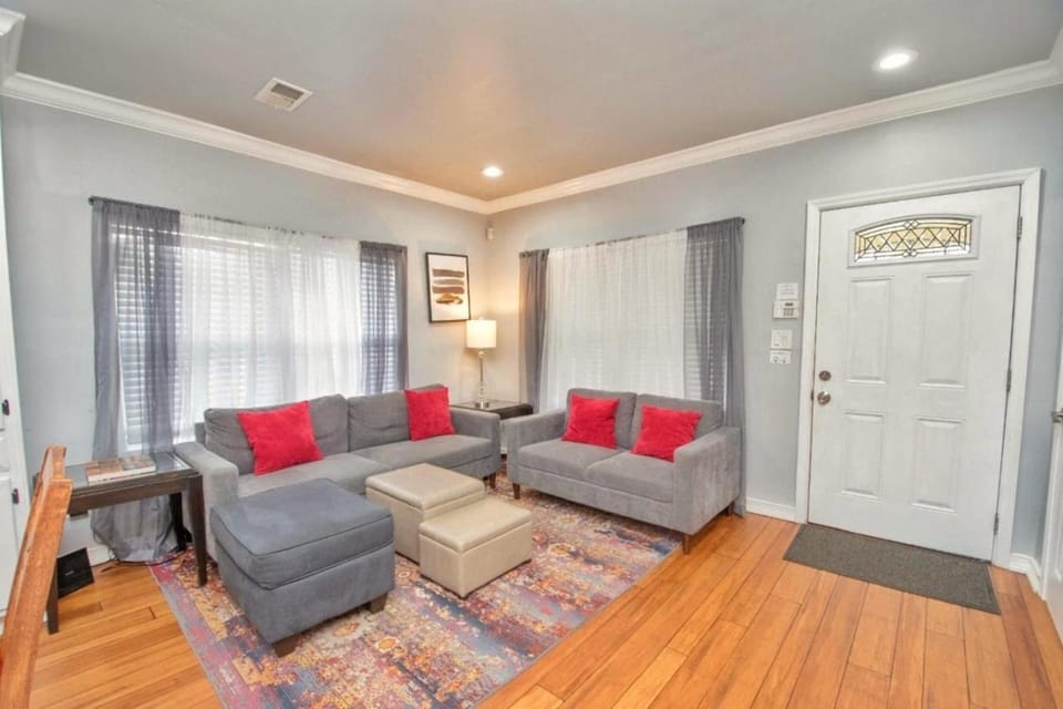 Updated 8BD Home Near the Best of Atlanta House in Atlanta