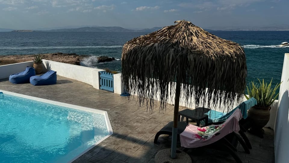 Nearby landmark, Beach, Pool view, Sea view, Swimming pool, sunbed